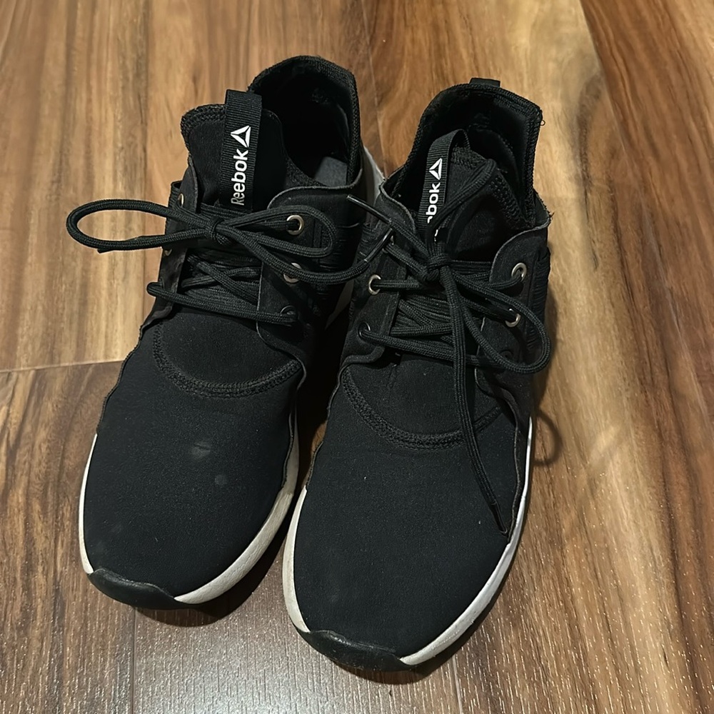 Reebok Guresu tennis shoe size 9